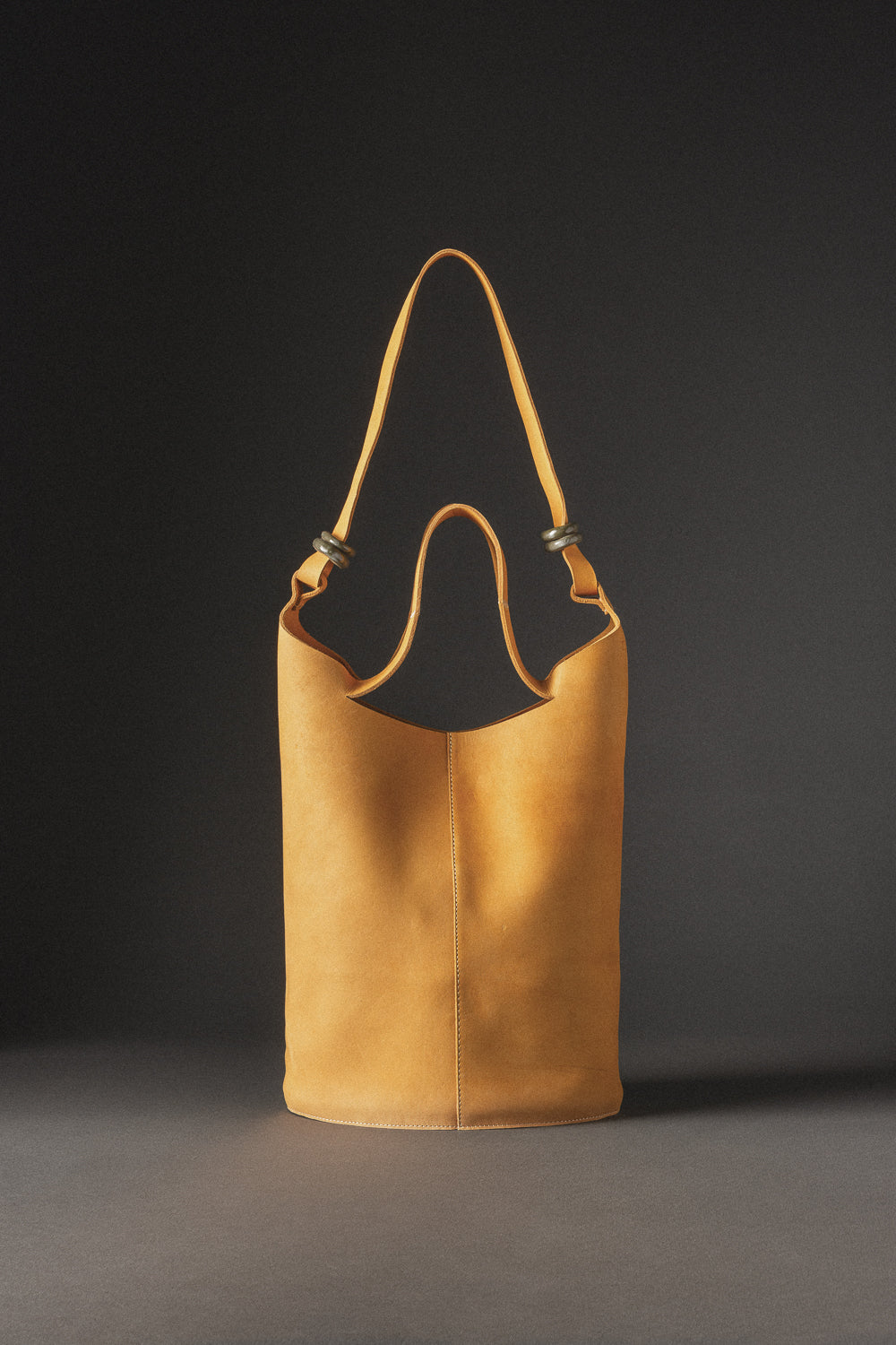 Úwa - Bolso grande hecho con cuero regenerativo