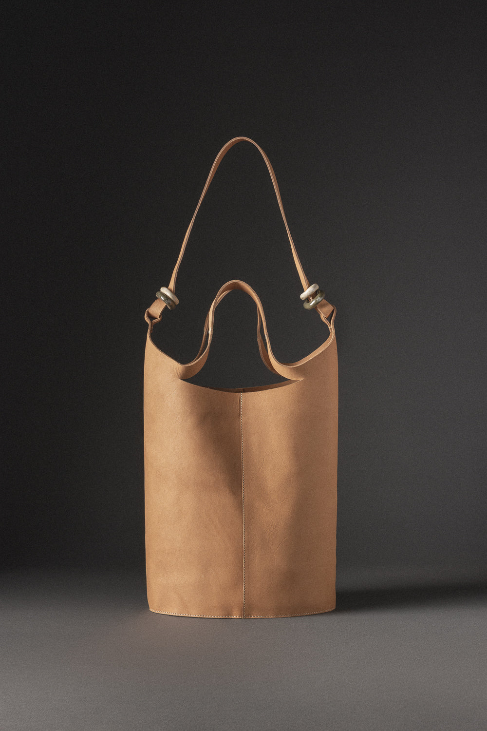 Úwa - Bolso grande hecho con cuero regenerativo