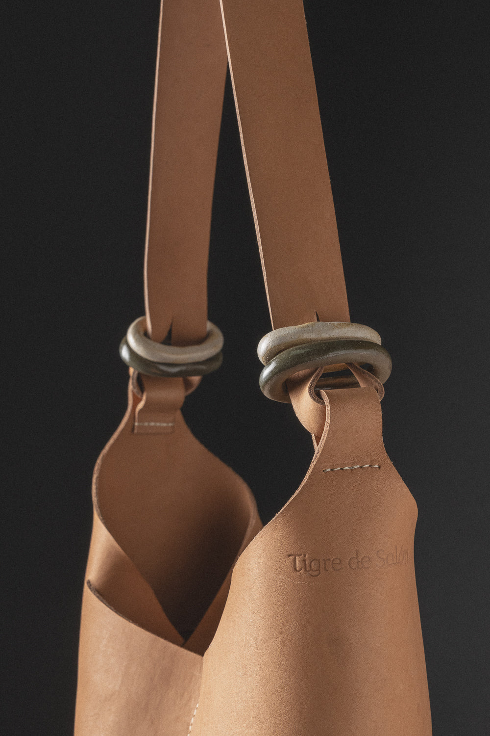 Úwa - Bolso grande hecho con cuero regenerativo