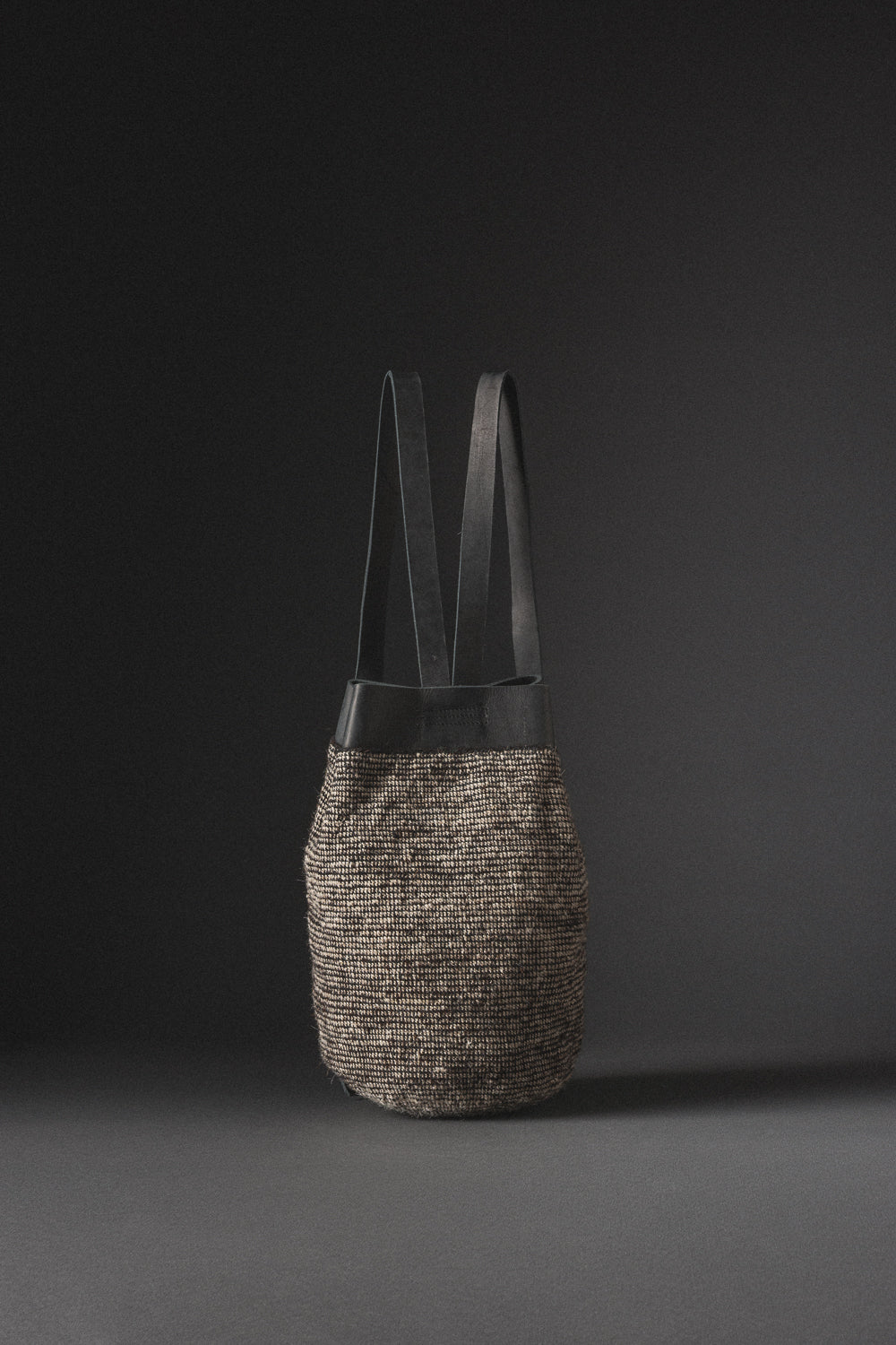 Ka'a - mochila arhuaca con cuero regenerativo