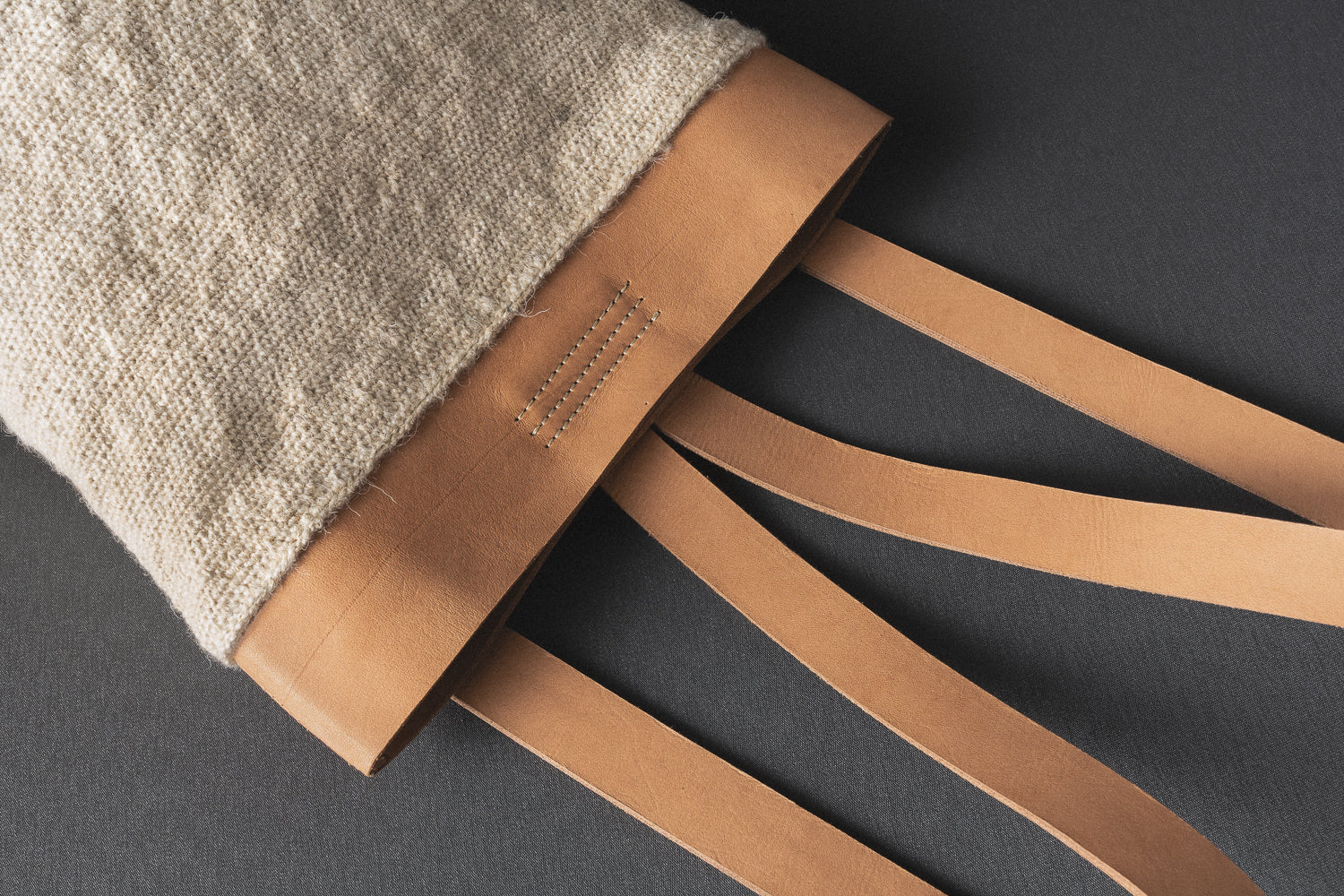 Ka'a - mochila arhuaca con cuero regenerativo