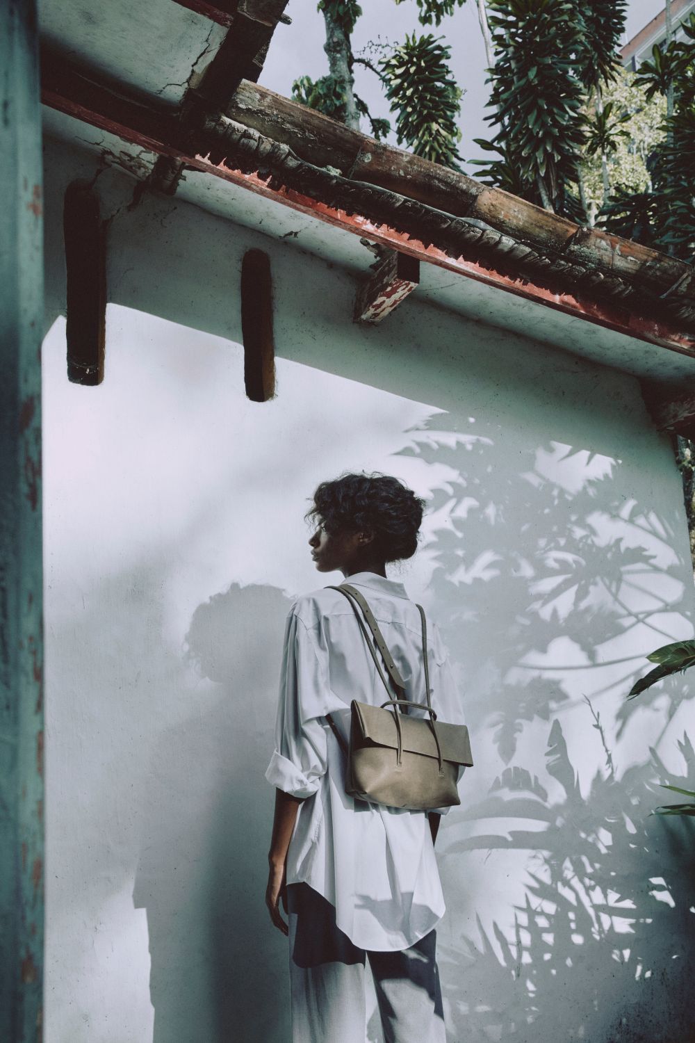 Mochila Universal de cuero transformable en bolso, diseño colombiano de la marca Tigre de Salón