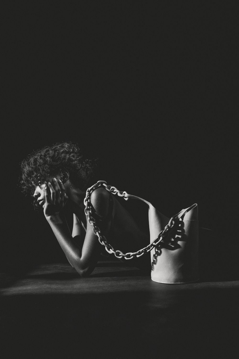 Bolso Pinna tipo bucket hecho a mano en cuero regenerativo, diseño artesanal de Tigre de Salón