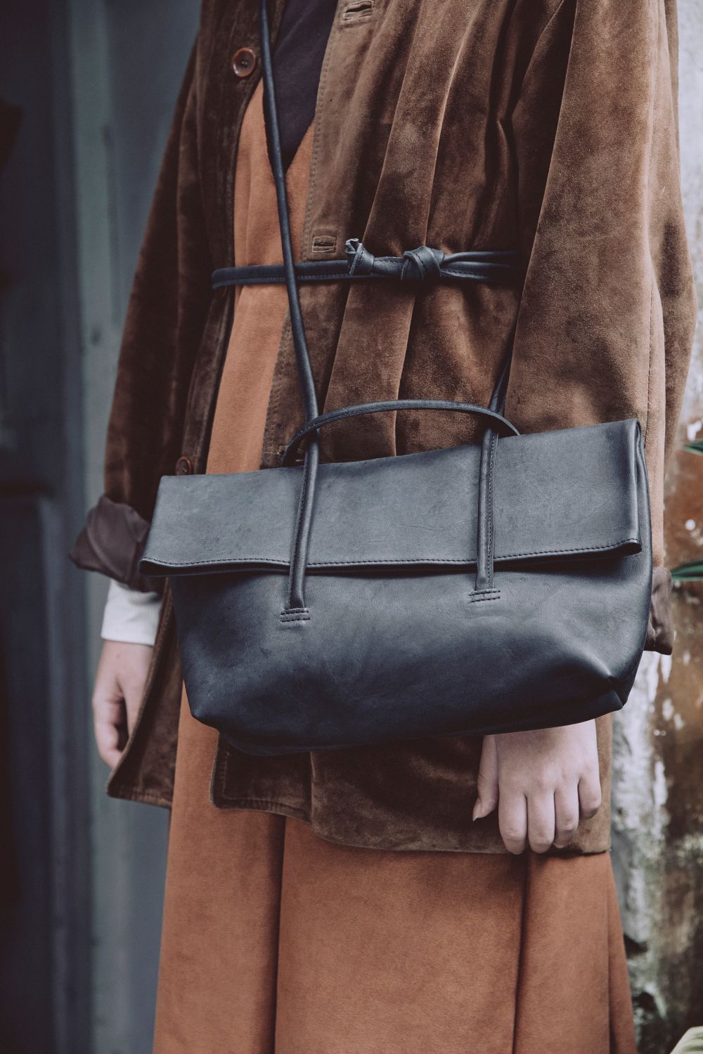 Bolso de cuero negro transformable para mujer, diseño artesanal de Tigre de Salón